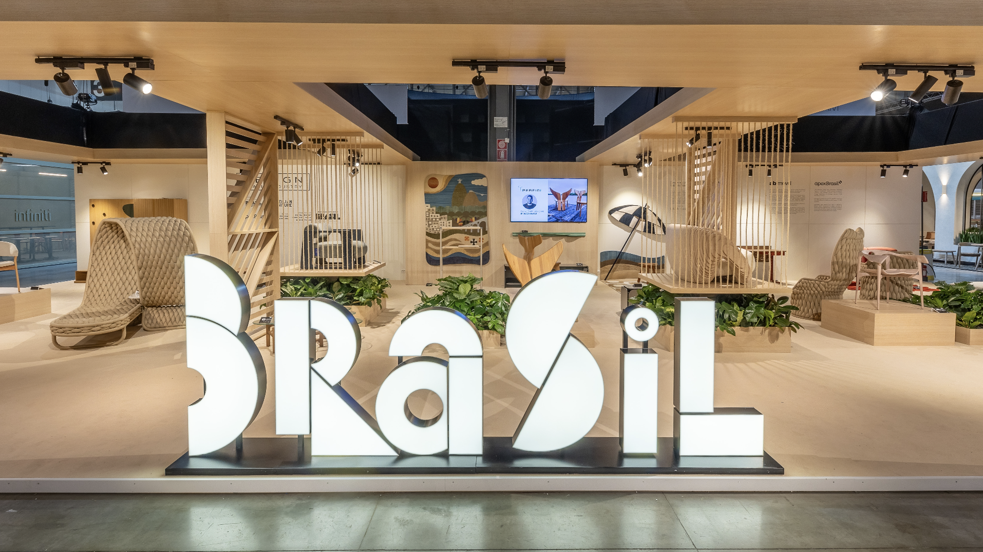 Com público de quase 371 mil pessoas, mobiliário brasileiro se destacou na vanguarda das tendências mundiais apresentadas no iSaloni 2024
